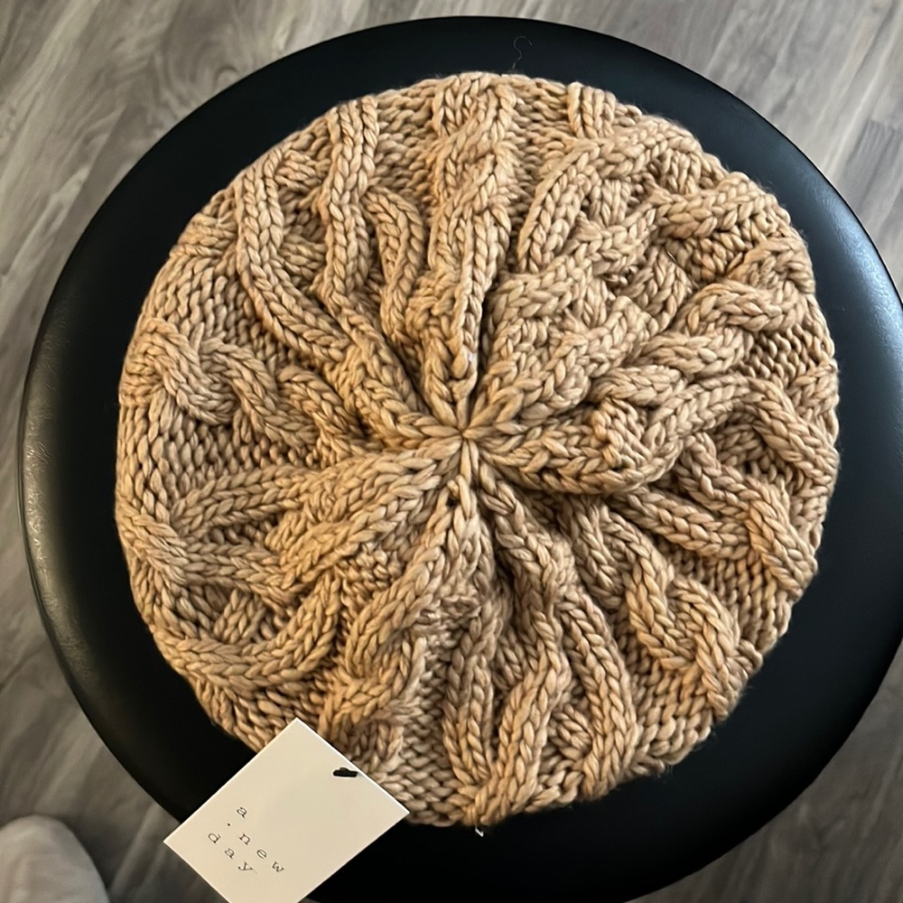 New knit beret